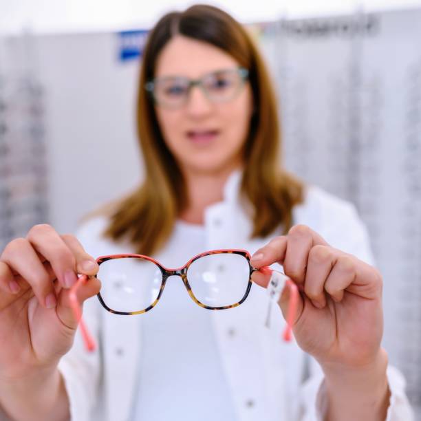 خرید عینک طبی زنانه جدید